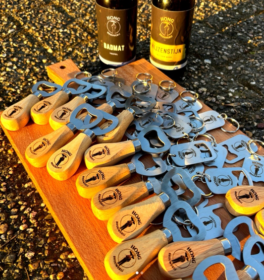 Gepersonaliseerde bieropeners en sleutelhangers voor Brouwerij HONG