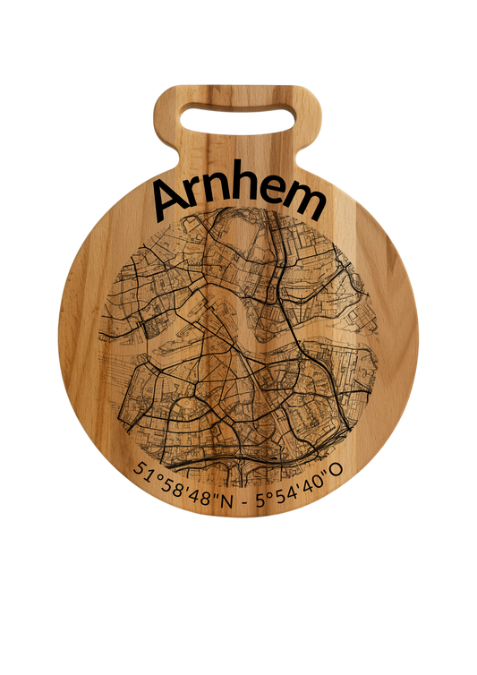 Snijplank Arnhem Rond – Borrelplank van Beukenhout met Gravure Stadsplattegrond – Oakman Objects