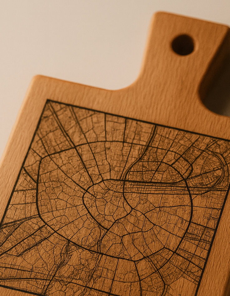 Borrelplank Eindhoven - Serveerplank  van Beukenhout met Gravure Stadsplattegrond - Oakman Objects