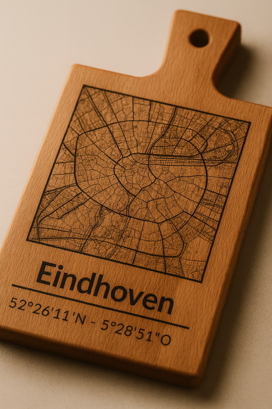 Snijplank Eindhoven – Borrelplank van Beukenhout met Gravure Stadsplattegrond – Oakman Objects