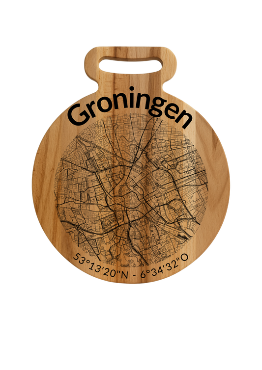 Snijplank Groningen Rond – Borrelplank van Beukenhout met Gravure Stadsplattegrond – Oakman Objects