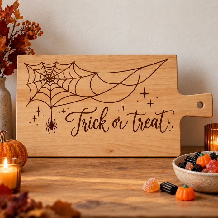 Borrelplank met spinnenweb gravure | Gegraveerd Halloweencadeau