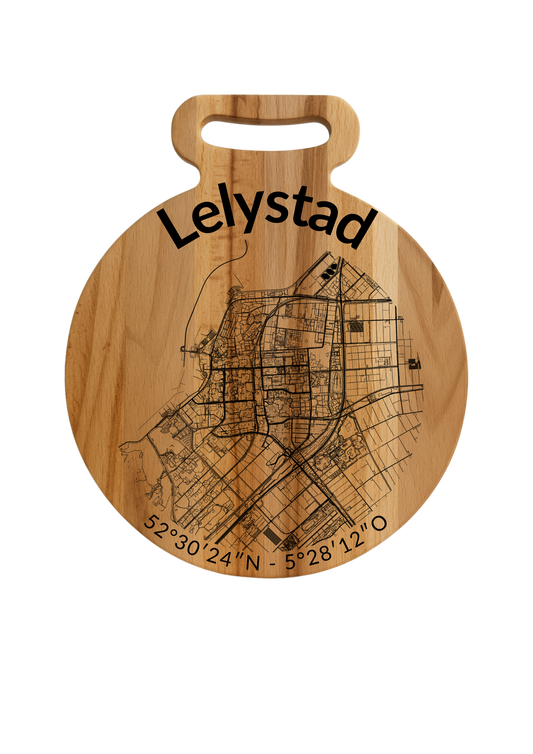 Snijplank Lelystad Rond – Borrelplank van Beukenhout met Gravure Stadsplattegrond – Oakman Objects