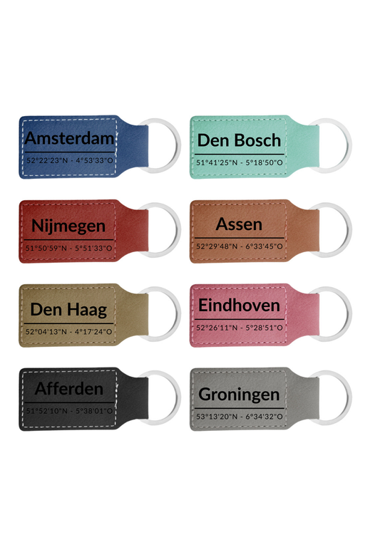 Leren Sleutelhanger met Plaatsnaam – Handgemaakt & Persoonlijk Cadeau – Rechthoekig Design
