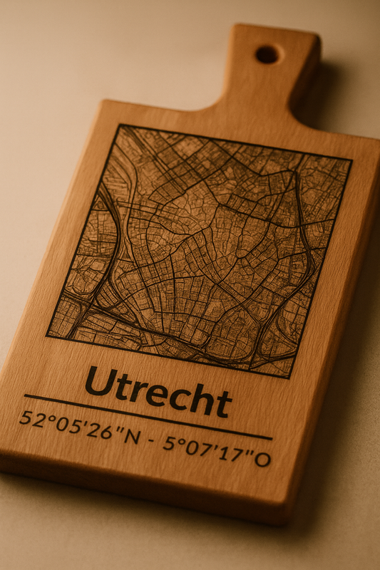 Snijplank Utrecht – Borrelplank van Beukenhout met Gravure Stadsplattegrond – Oakman Objects