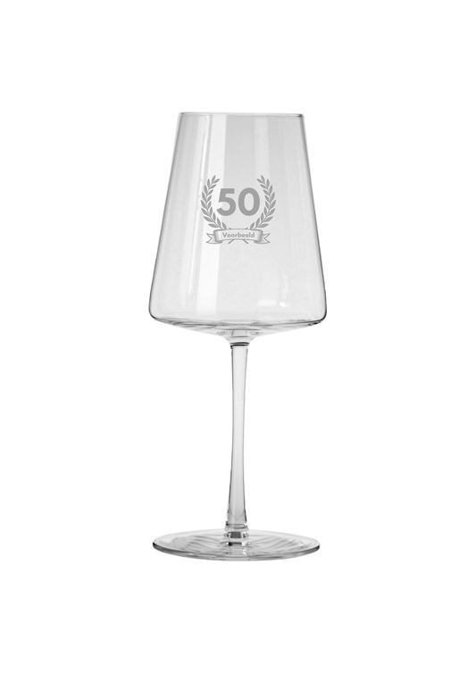 Luxe Gegraveerd Rode Wijnglas met Naam & 50 - Tijdloos Cadeau - 52 cl