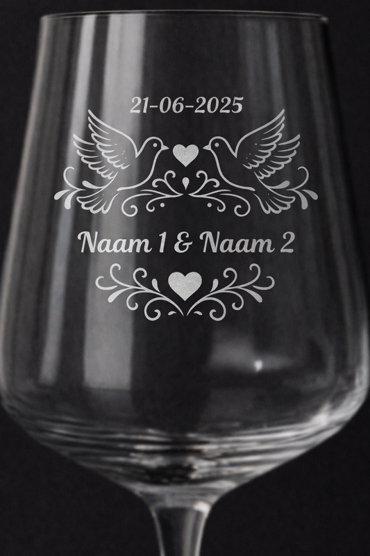 Gegraveerd wijnglas namen datum detail gravure - trouwcadeau
