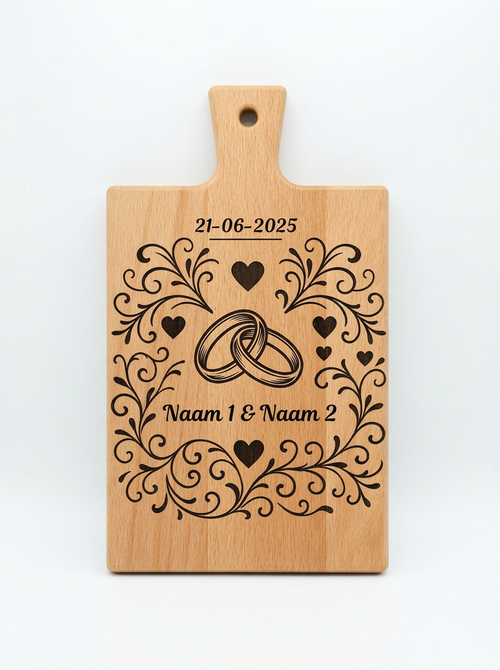 Gepersonaliseerde borrelplank met trouwringen gravure - Trouwcadeau