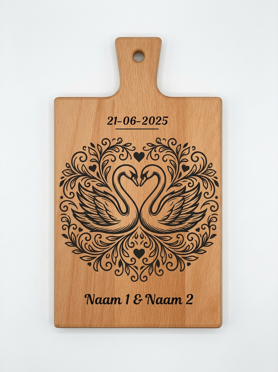 Gepersonaliseerde borrelplank met zwanen gravure - Trouwcadeau