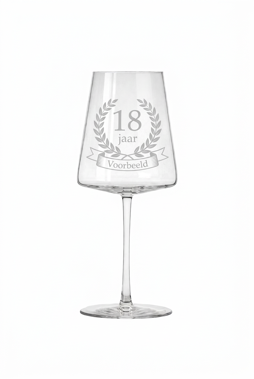 Gegraveerd wijnglas 18e verjaardag met naam - 52 cl