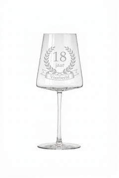 Gegraveerd wijnglas 18e verjaardag met naam - 52 cl