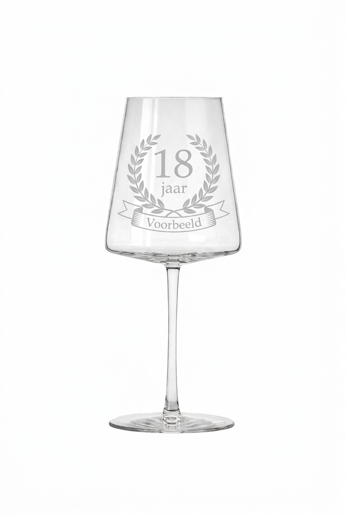 Gegraveerd wijnglas 18e verjaardag met naam - 52 cl