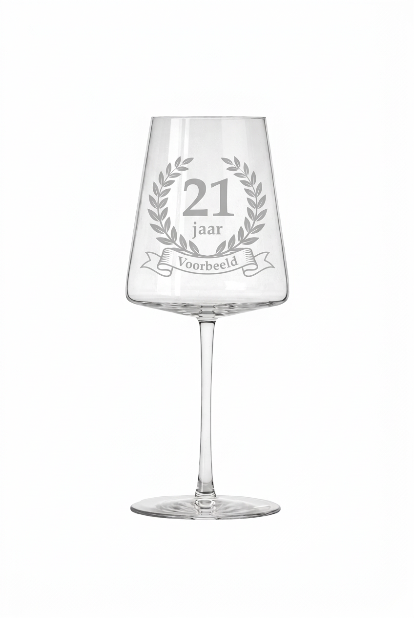 Gegraveerd wijnglas 21e verjaardag met naam - 52 cl
