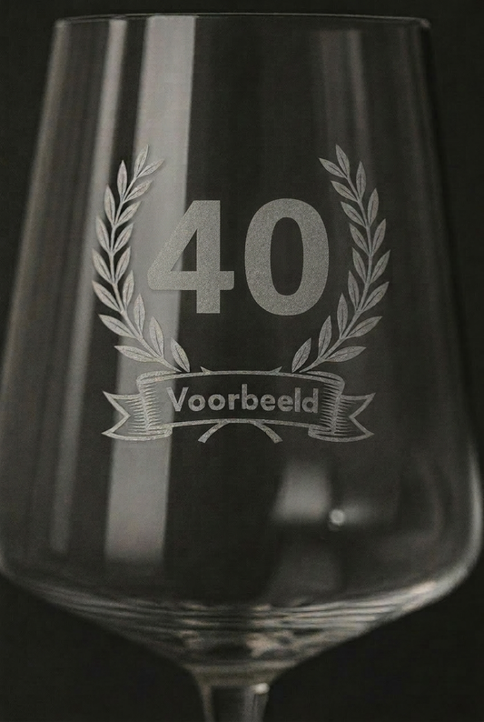 Gegraveerd wijnglas 40e verjaardag met naam - detail