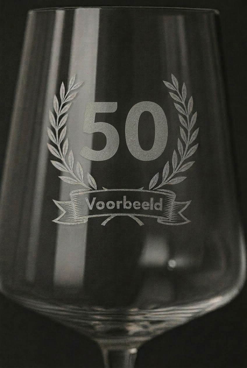 Gegraveerd wijnglas 50e verjaardag met naam - 52 cl