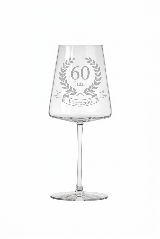 Gegraveerd wijnglas 60e verjaardag met naam - staand