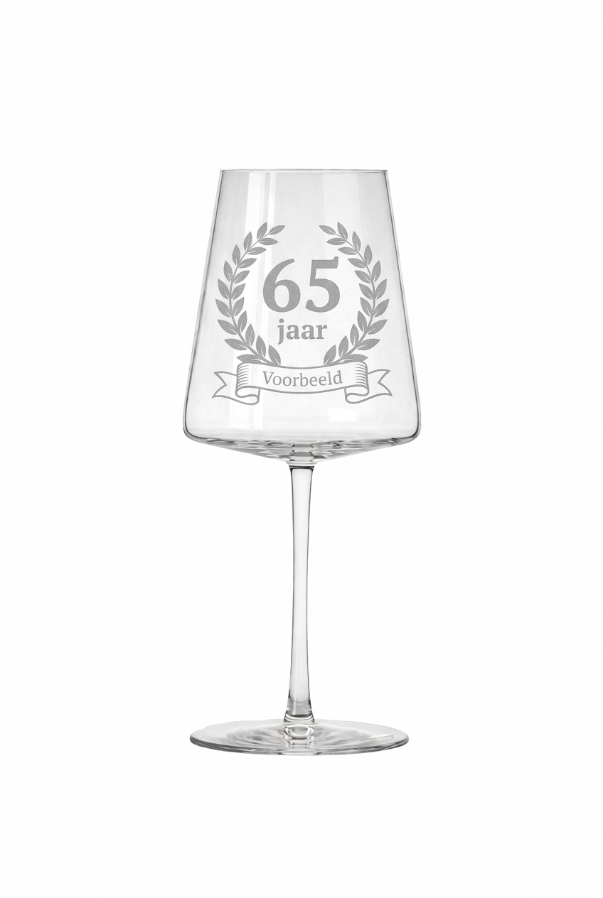 Gegraveerd wijnglas 65e verjaardag met naam - 52 cl