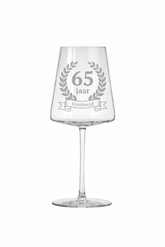 Gegraveerd wijnglas 65e verjaardag met naam - 52 cl