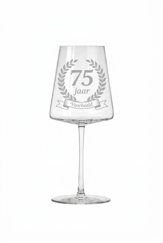 Gegraveerd wijnglas 75e verjaardag met naam - staand