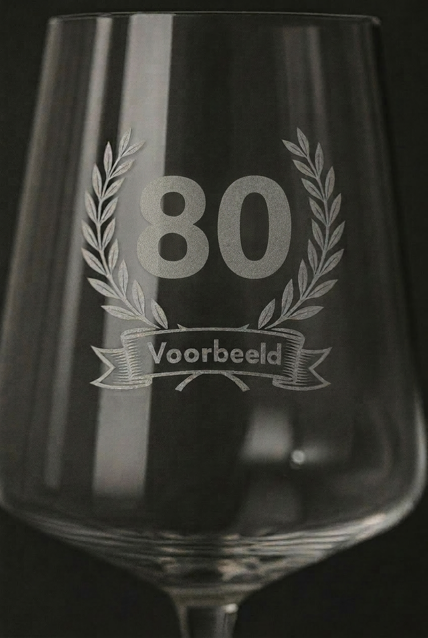 Gegraveerd wijnglas 80e verjaardag met naam - 52 cl