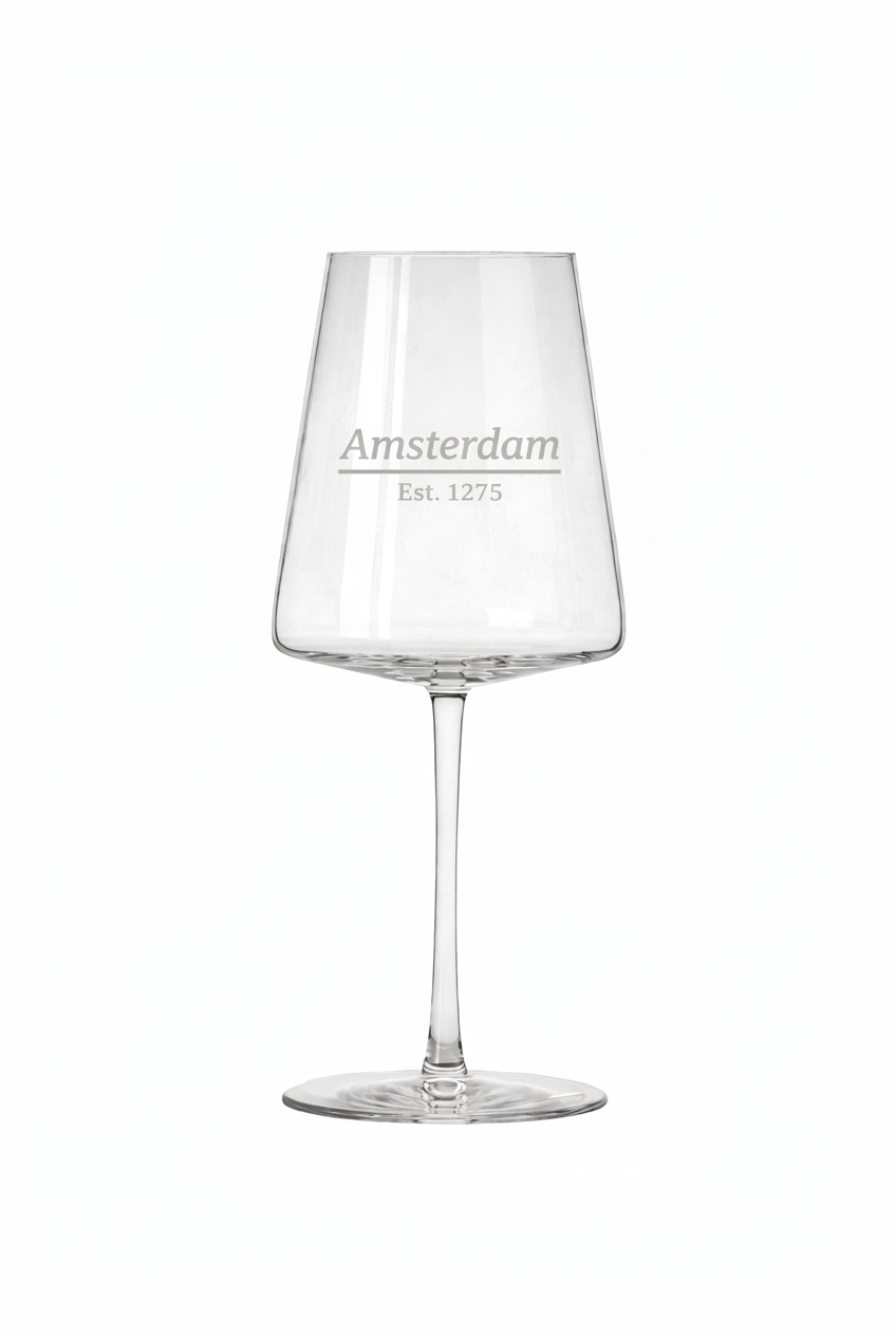 Gegraveerd wijnglas Amsterdam met datum stadsrechten - Uniek cadeau - 52 cl