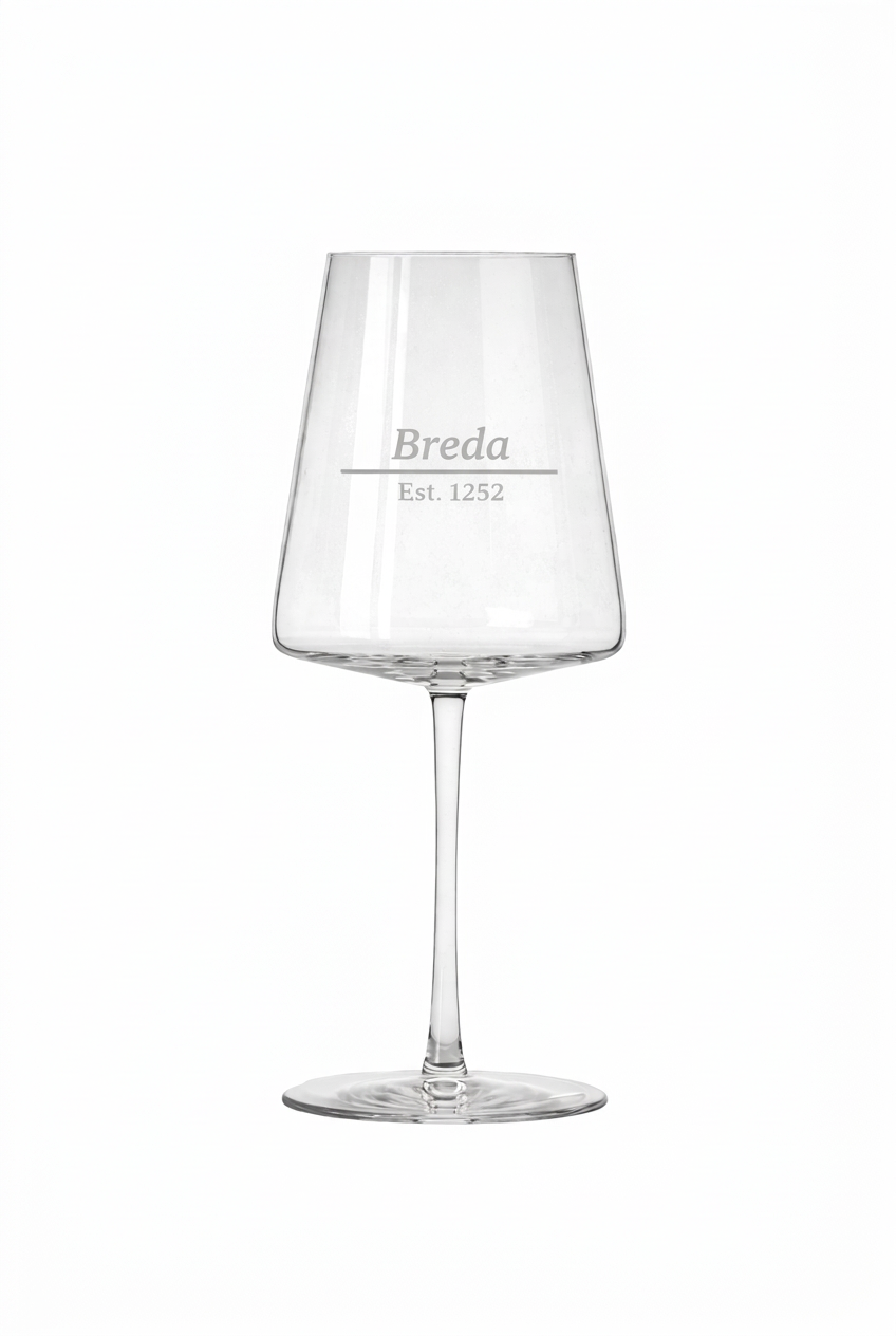 Gegraveerd wijnglas Breda met datum stadsrechten - Uniek cadeau - 52 cl
