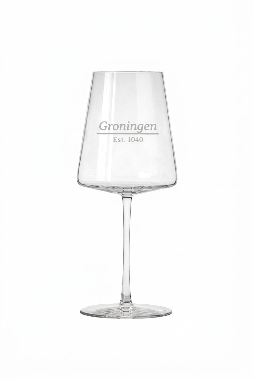 Gegraveerd wijnglas Groningen met datum stadsrechten - Uniek cadeau - 52 cl