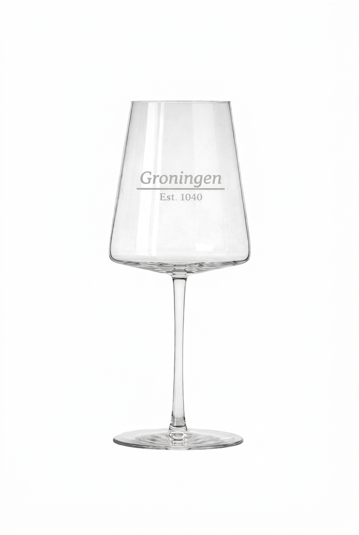 Gegraveerd wijnglas Groningen met datum stadsrechten - Uniek cadeau - 52 cl