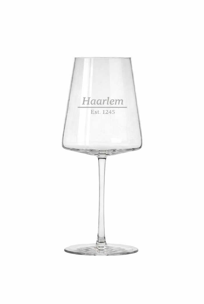 Gegraveerd wijnglas Haarlem met datum stadsrechten - Uniek cadeau - 52 cl