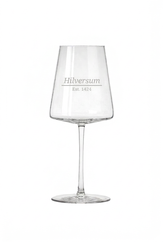 Gegraveerd wijnglas Hilversum met stadsnaam en stichtingsjaar