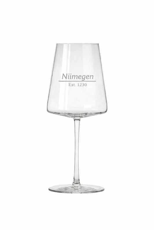 Gegraveerd wijnglas Nijmegen met stadsrechten datum - gepersonaliseerd cadeau 52 cl