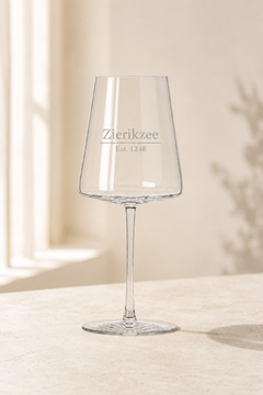 Gegraveerd wijnglas Zierikzee met oprichtingsjaar | Zeeuws cadeau